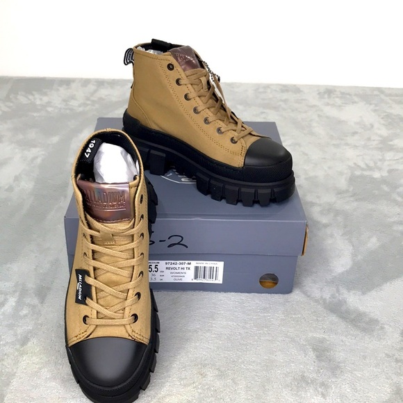 Palladium Revolt Hi TX Women's Boots in Olive New in the box - Picture 1 of 15